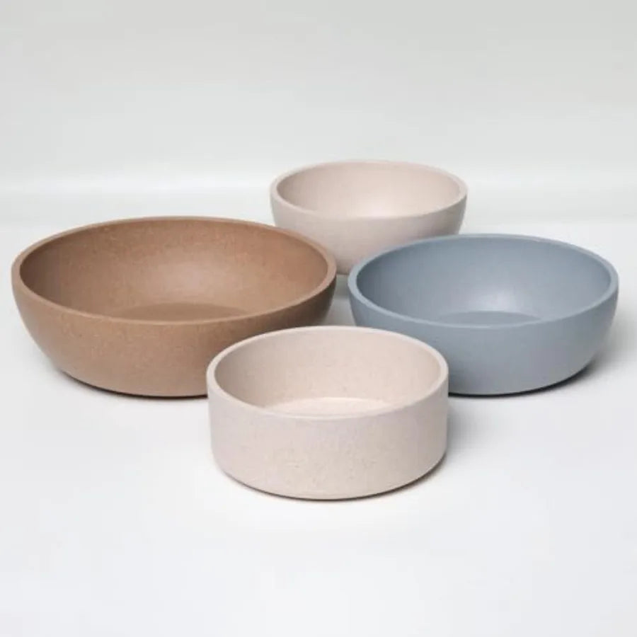 Environmentally friendly pet bowls and dishes suitable for cat food and water bowls - sustainable and dishwasher safe